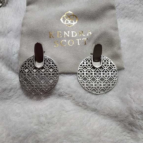 Kendra Scott Jewelry - Kendra Scott Didi statement earrings featuring a silver filigree design